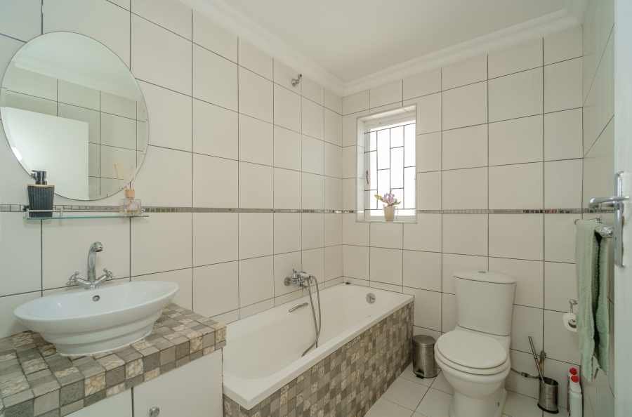 4 Bedroom Property for Sale in Edgemead Western Cape